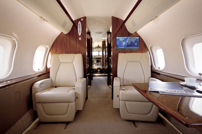 Bombardier Global 5000 cabin for Europe charter